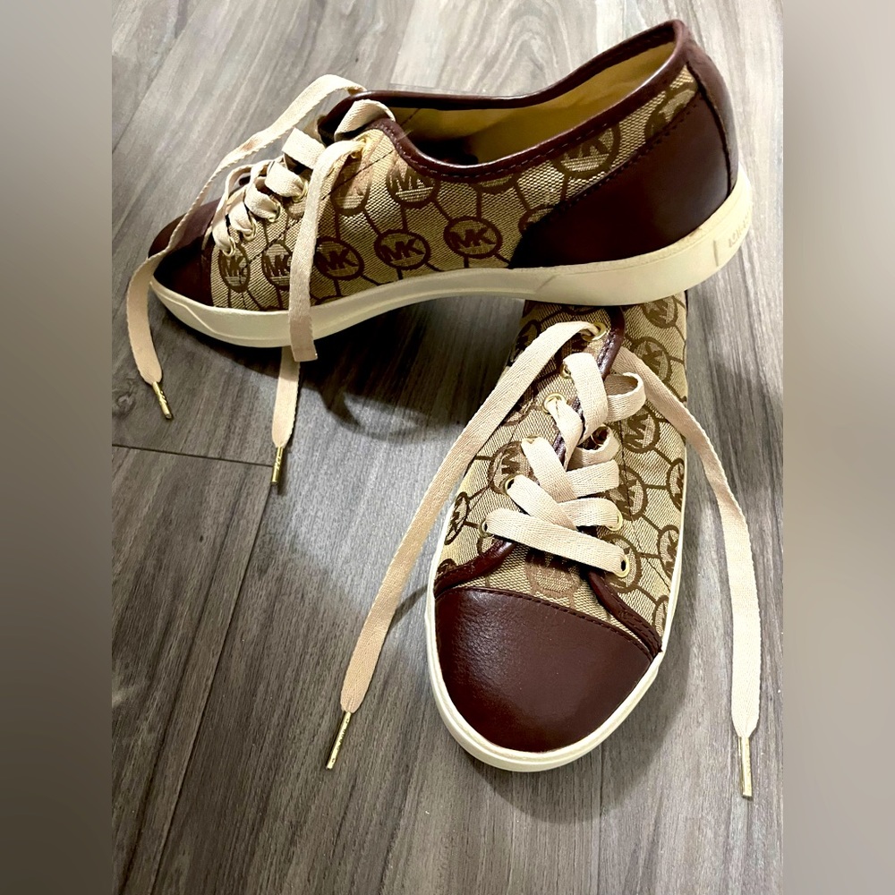 Sneakers Brand New